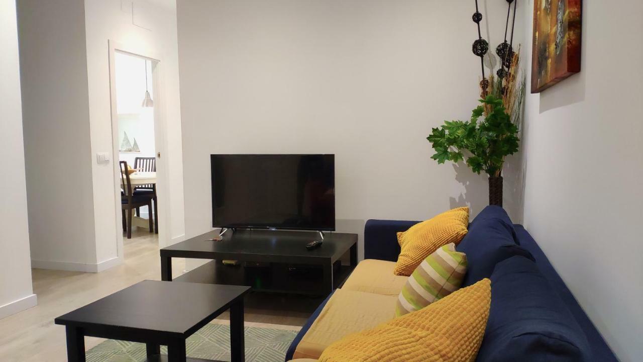 Modern With Ideal Location Next To Atocha Station Madrid Bagian luar foto
